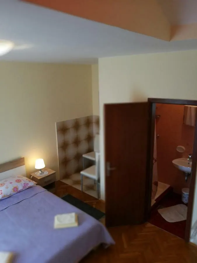 Grubica Guesthouse Πόρετς